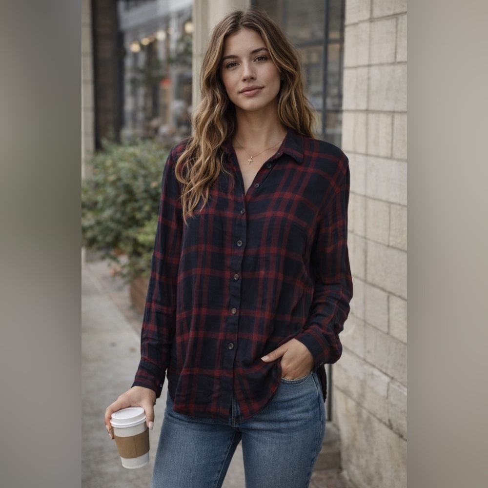 Rails Hunter Black Cherry Plaid Button Down Shirt Women’s M 100% Rayon